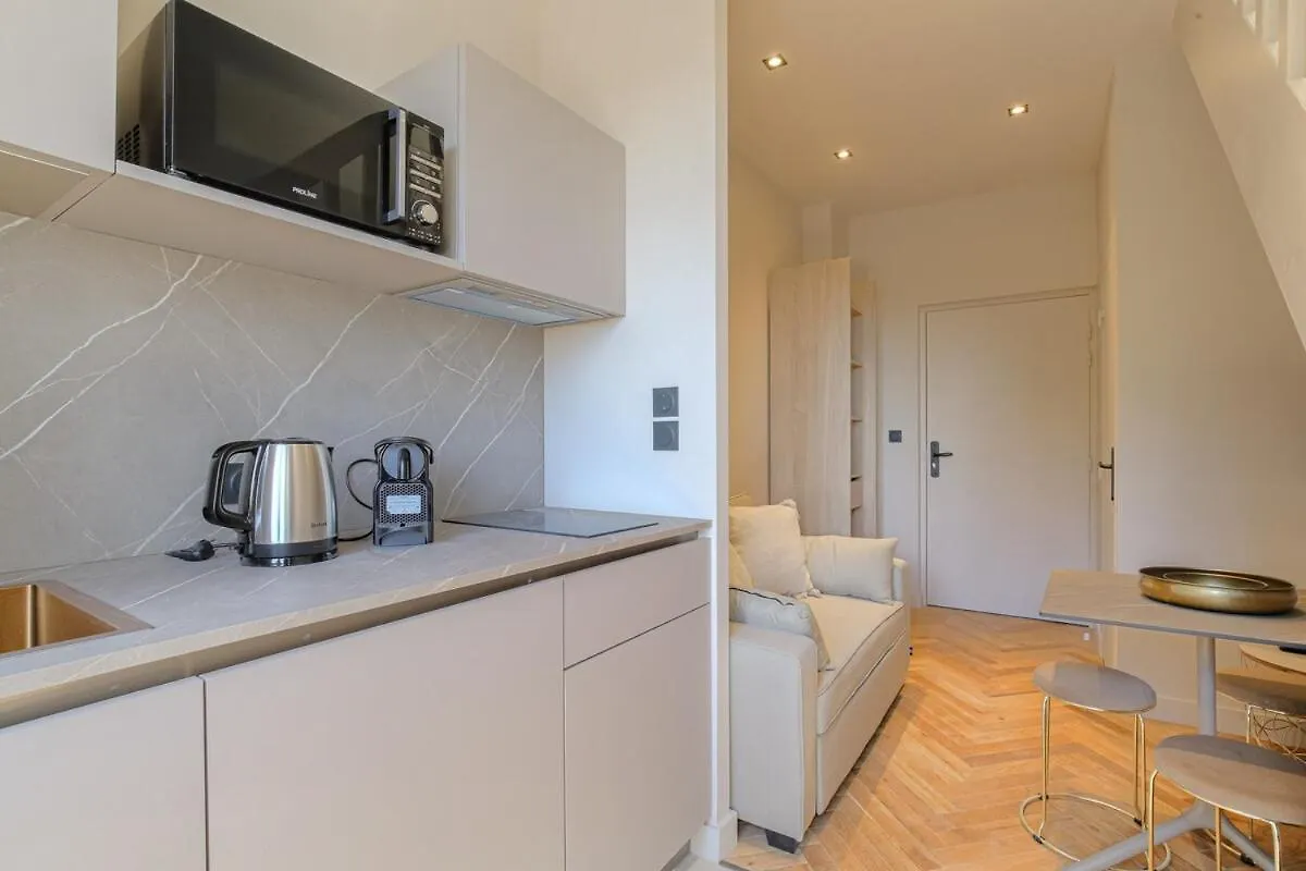 Appartement Moderne Et Chaleureux, Écully 0*,
