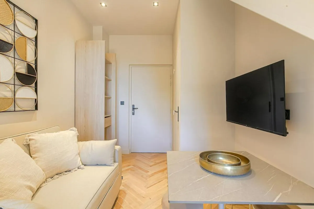 Appartement Moderne Et Chaleureux, Écully
